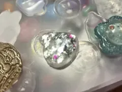 レジン作品の艶をきれいに見せるコツ。ネイルのトップコートで仕上がりを整える方法