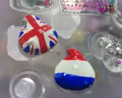 レジン作品の艶をきれいに見せるコツ。ネイルのトップコートで仕上がりを整える方法