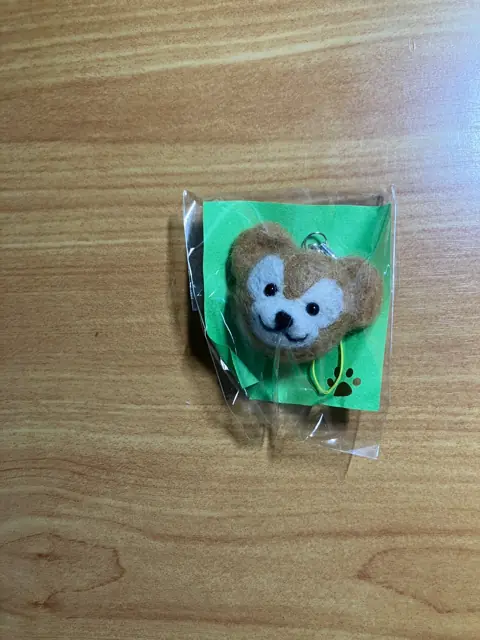 羊毛フェルトのクマの顔